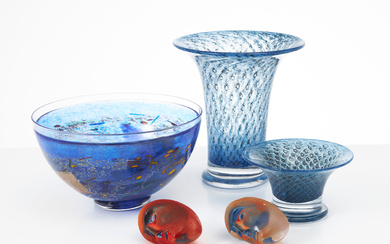 BERTIL VALLIEN. Sculptures, 2 pieces, vase, bowls, 2 pcs, including “Satelite”, glass, Kosta Boda.