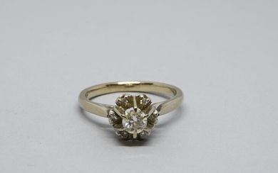 Bague en or gris 750‰ centrée d'un diamant...