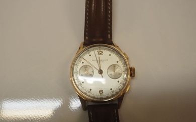 Baume et Mercier : Montre chronographe vers 1950, mouvement mécanique, boitier or 18 carats, cadran...