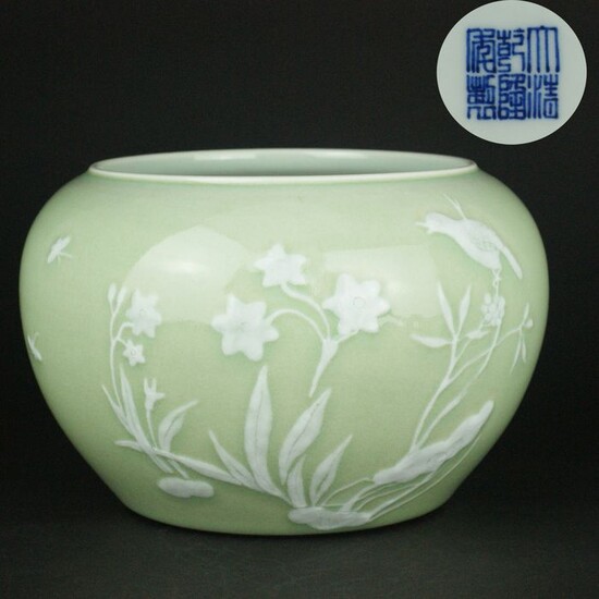 Bowl - Celadon - Porcelain - Bird - SLIP-DECORATED - China - 18th - 19th century