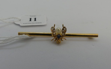 Broche - épingle à cravate en or, décor dun insecte centré d'une perle et d'une...