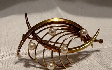 Brooch - 14 kt. Yellow gold Freshwater Pearl