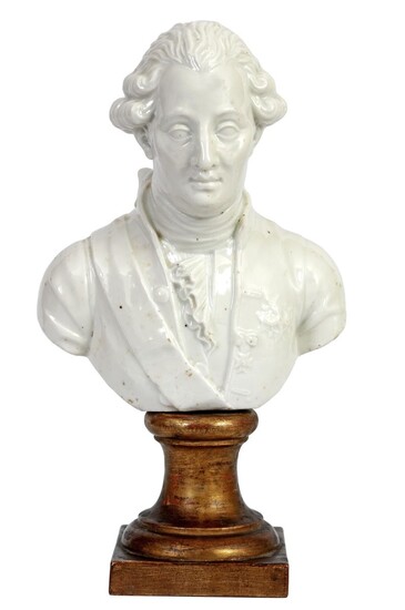 Buste de gentilhomme en porcelaine tendre Tournai XVIIIe siècle Socle postérieur en bois doré Hauteur...