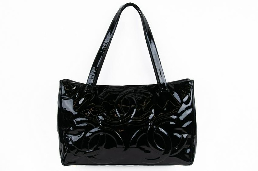 CHANEL BLACK PATENT LEATHER TOTE BAG