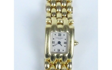 CHAUMET. MONTRE bracelet de dame en or jaune 750°/°°. Boîtier rectangulaire. Fond ivoire (22x16mm). Bracelet...