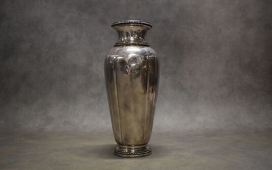 CHRISTOFLE & GALLIA. Vase en métal argenté... - Lot 11 - Alexandre Landre