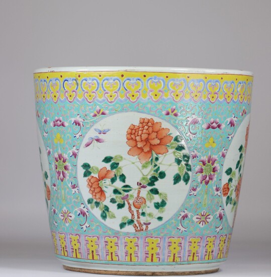 Chine imposant vase en porcelaine de la famille rose cartouche floral et papillons 19ème