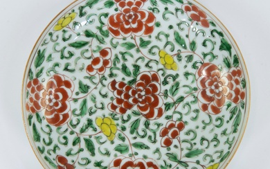 Chinese famille verte porcelain plate with peonies decoration, Kangxi 1680 - 1700