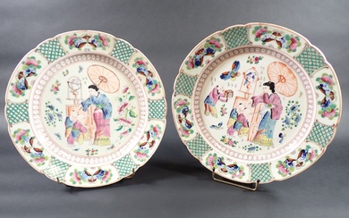 Dans le goût de l'Extrême-Orient : Deux plats en porcelaine à décor polychrome d'une jeune...