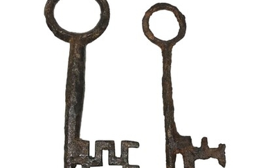 Deux clés gothiques . 21, 8 - 17, 2 cm.... - Lot 11 - Art Richelieu