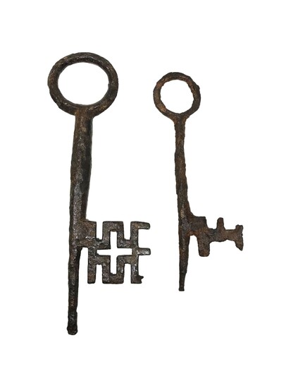 Deux clés gothiques . 21, 8 - 17, 2 cm.... - Lot 11 - Art Richelieu