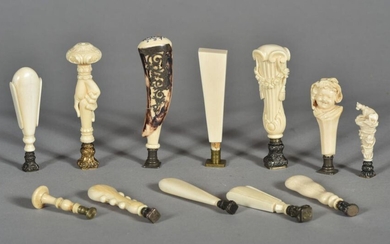 Douze sceaux à cacheter en ivoire sculpté,... - Lot 11 - Conan Hôtel d’Ainay
