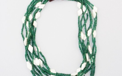 EMERALD AND NACRE NECKLACE WITH BACHELITE CLASP