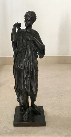 Ferdinand Barbedienne, A. Collas - Sculpture, Diane de Gabies - 43 cm (1) - Patinated bronze - Late 19th century