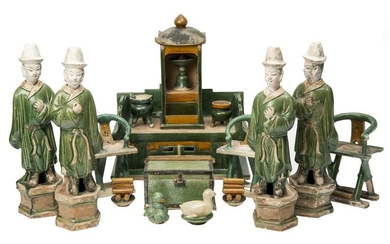 Ensemble of 17 Pieces in Green and Enamel over polychro