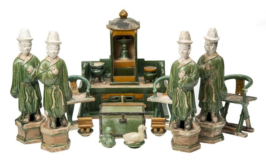Funerary ensemble of 17 Pieces in Green and Enamel over