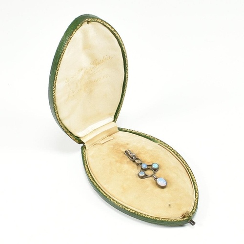 GASKIN - An early 20th century cased Arts and Crafts silver ...