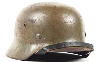 GERMAN WWII HEER SINGLE DECAL M35 HELMET.