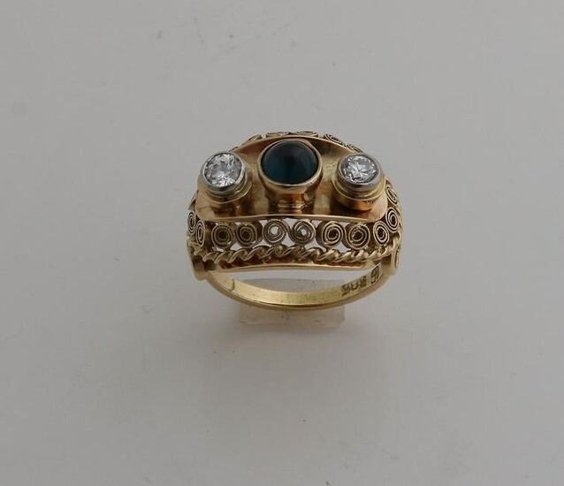 Generous yellow gold ring, 585/000, with diamond and