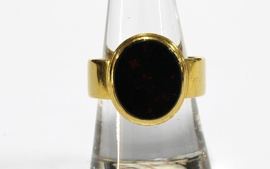 Gents Victorian 18ct gold bloodstone agate ring, size R
