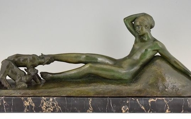 Georges Gori - Lapointe editeur cire perdue - Large Art Deco bronze sculpture of a lying nude with goats (80 cm)