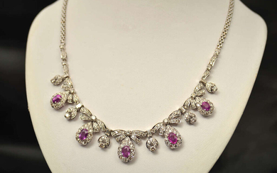 Gold necklace with diamonds and sapphires Gold, 585th proof (chain), 750th proof, 194 diamonds (3.3 ct) +5 pink sapphires (3.9 ct). Weight 28.73 g.
