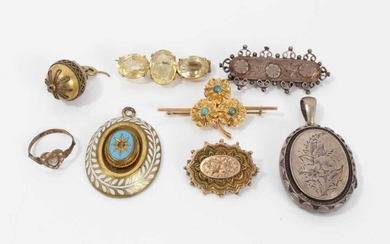 Group of Victorian jewellery to include a moonstone and seed pearl heart-shape ring, two Victorian gold brooches and five other Victorian items