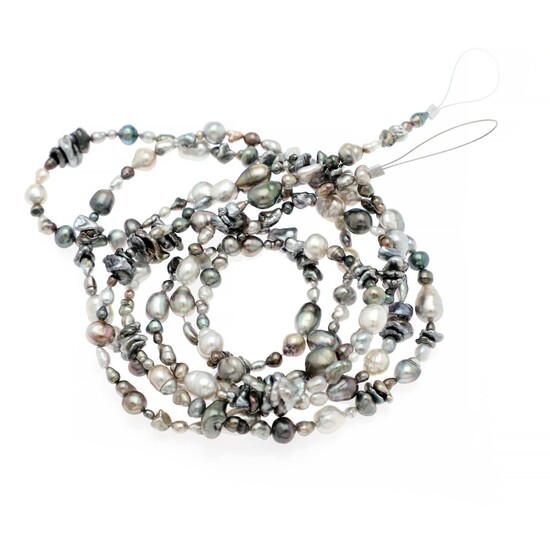 Hartmann's: A long Keshi pearl necklace set with numerous cultured Keshi pearls. Pearl diam. 3–13 mm. L. 180 cm.