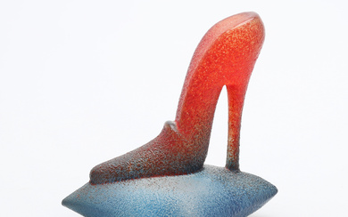 KJELL ENGMAN. Sculpture, glass, shoe, “Catwalk”, Kosta Boda, signed.