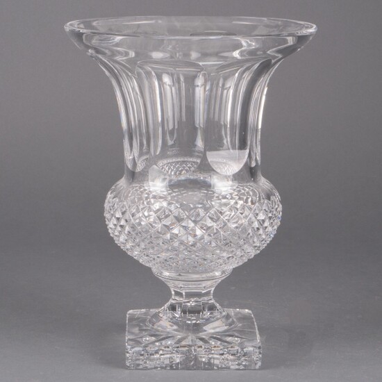 Uitgang psychologie ik draag kleding Kristallen vaas op vierkante voet, gemerkt Gross Cristal France,... at  auction | LOT-ART
