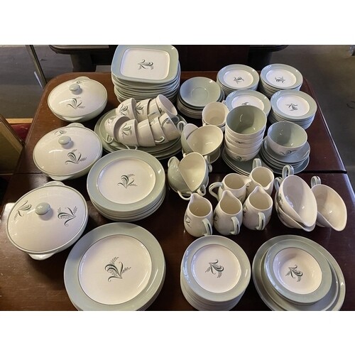 Large Copelands Spode Olympus pattern tea and dinner ware