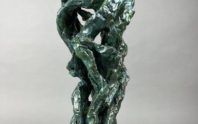Loulou SCHILD (1943) "L'accolade" Sujet de forme mouvementée en céramique à émail verte nuancée Hauteur...