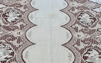 Magnificent lace and linen tablecloth, mythological animals, beautiful handwork. 2.60 x 1.70 - Tablecloth