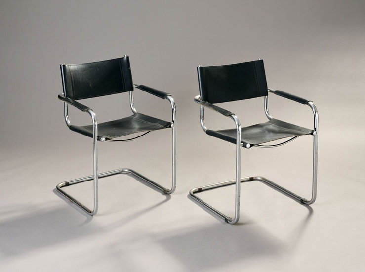 Marcel BREUER (1902-1981), dans le goût de. Paire de fauteuils à structure tubulaire en métal...