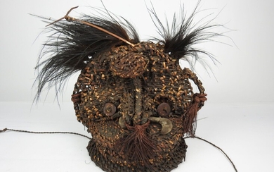 Masque-heaume de type janus, MINDIMBIT, Moyen Sepik, Papouasie-Nouvelle-Guinée. Dim : 30 ,5x26 cm. Provenance :...