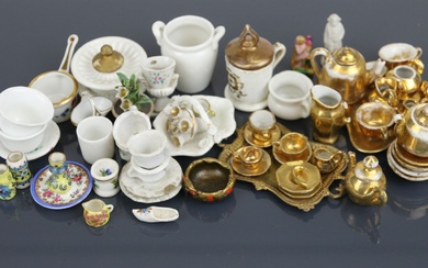 Miniatures en porcelaine et faïence à décor... - Lot 311 - Art Valorem