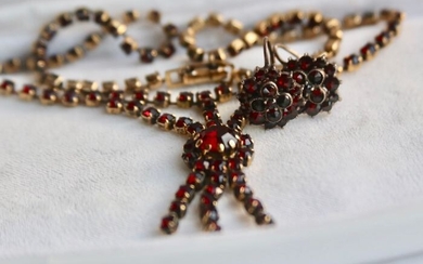 No reserve price - 8 kt. Gold-plated - Earrings, Necklace - 55.00 ct Garnets - old cut Bohemian Garnets - early Bohemia