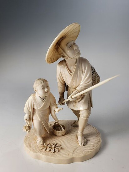 Okimono (1) - Elephant ivory - Japan - Meiji period (1868-1912)
