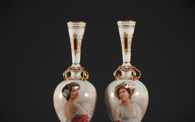 Old Vienna - Pair of porcelain vases decorated with portraits...