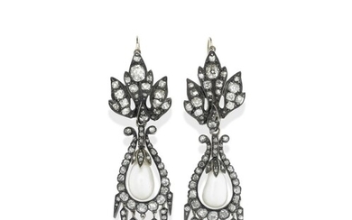 Paire de pendants d'oreille perles fines et diamants | Pair of natural pearl and diamond pendent earrings