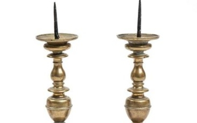 Paire de pique-cierges en bronze Haute-Epoque