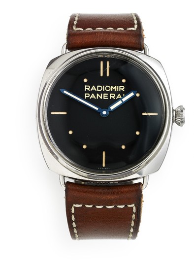 Panerai: A gentleman's wristwatch of steel. Model Radiomir, ref. PAM00449. Mechanical movement with manual winding, cal. P.3000. 2014.