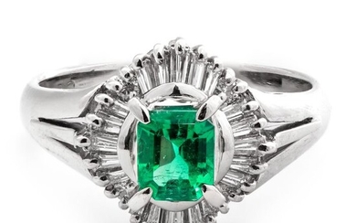 Platinum - Ring - 0.38 ct Emerald - 0.32 ct Diamonds - No Reserve Price