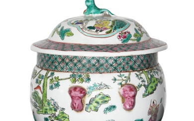 Porta zenzero cinese con coperchio in porcellana con decori policromi, coperchio con pomello a forma di Cane di Pho verde, 20° secolo