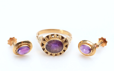 RING AND EARRINGS, A PAIR, 18k gold with amethysts, total weight approx. 6,3 grams.