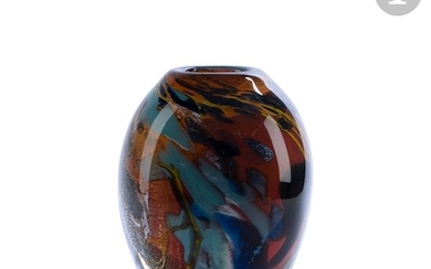 René DENIEL (France, né en 1947) Vase en verre soufflé de forme obus à décor...