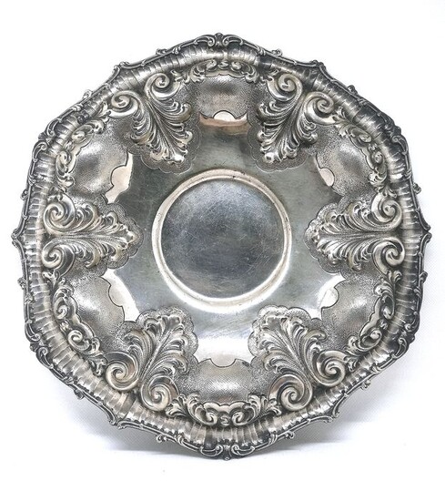 Richly Worked Plate - .800 silver - Italy - Mid 20th century