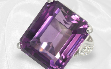 Ring: beautiful, like new and modern goldsmith ring with amethyst/brilliant-cut diamond setting, 14K white gold