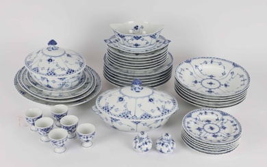 Royal Copenhagen Mussel painted porcelain dinnerware in half lace. (39)