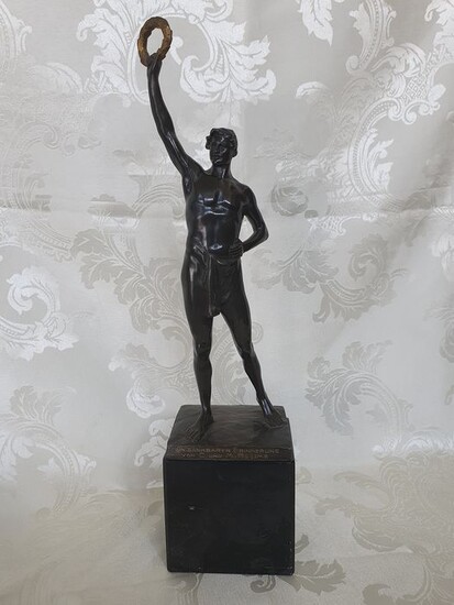 Sculpture, a semi-nude figure, "The winner", Gottlob Deihle (1856-1933), Orivit, Coln - Art Deco - Bronze - First half 20th century